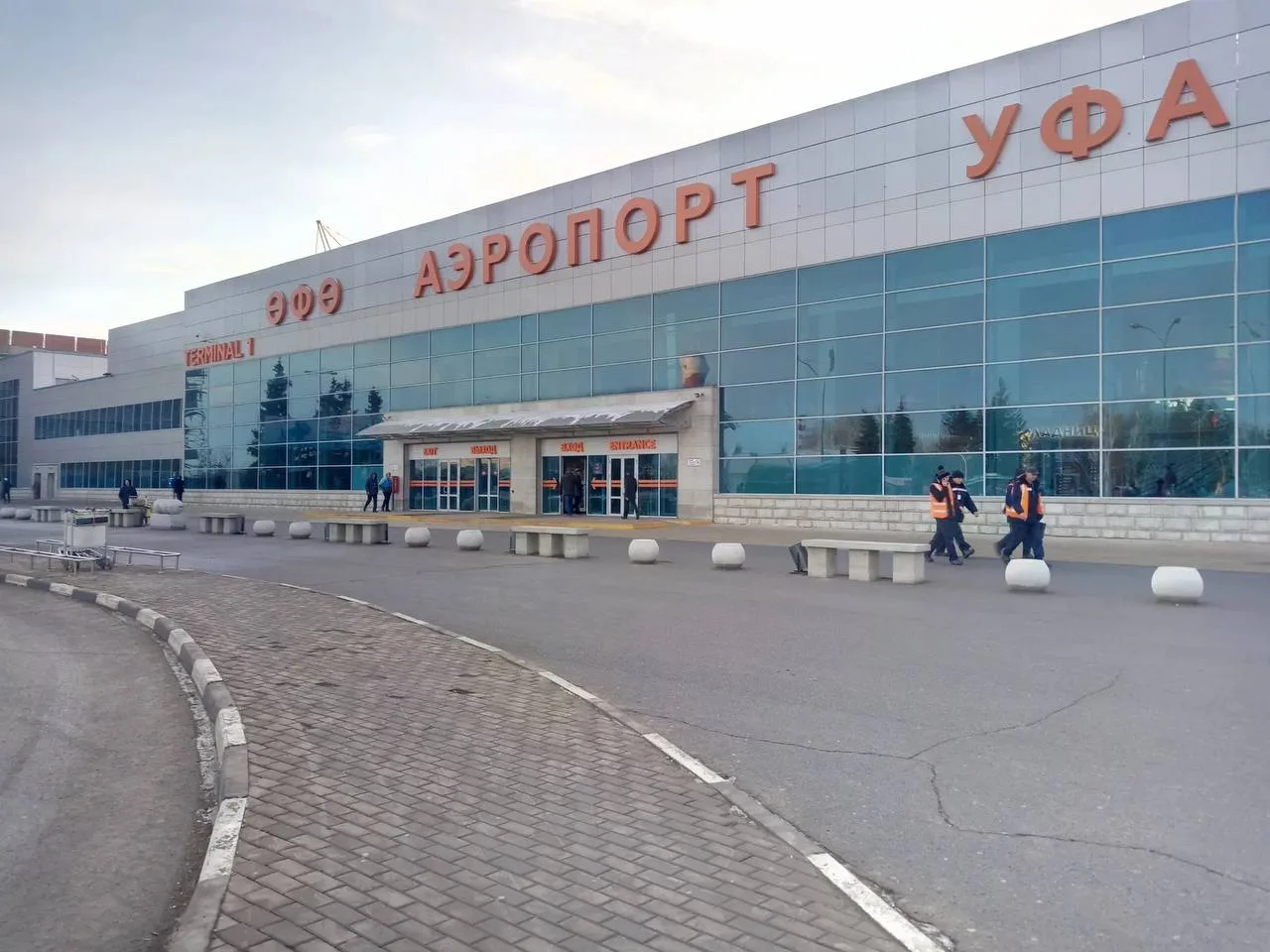 В аэропорту Уфы ввели ограничения

Утром 27 июля 2026 года аэропорт Уфы временно не принимает и не о