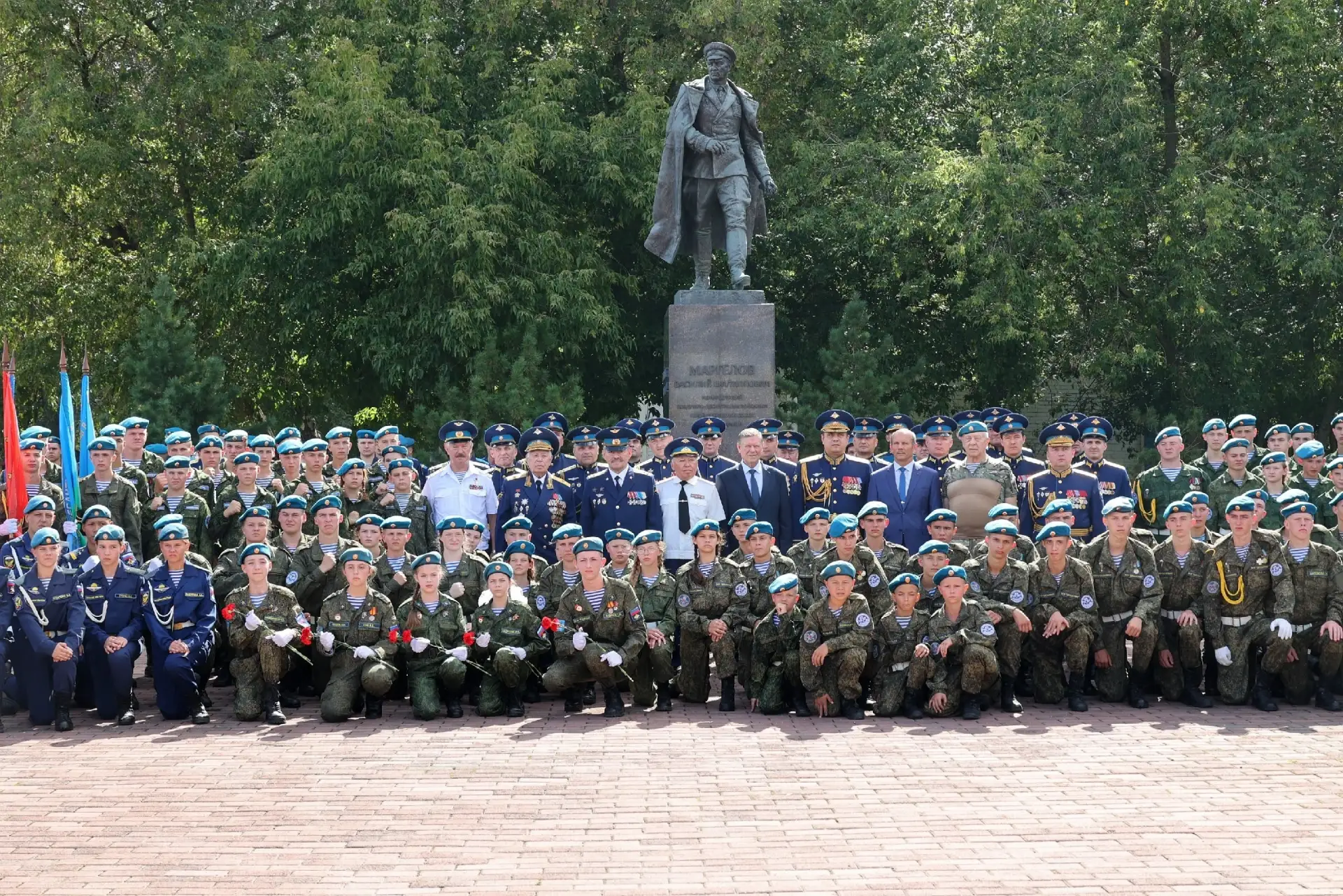 🇷🇺🪂 Память, традиции, братство: Вячеслав Калинин отметил День ВДВ

В канун и в День Воздушно-деса