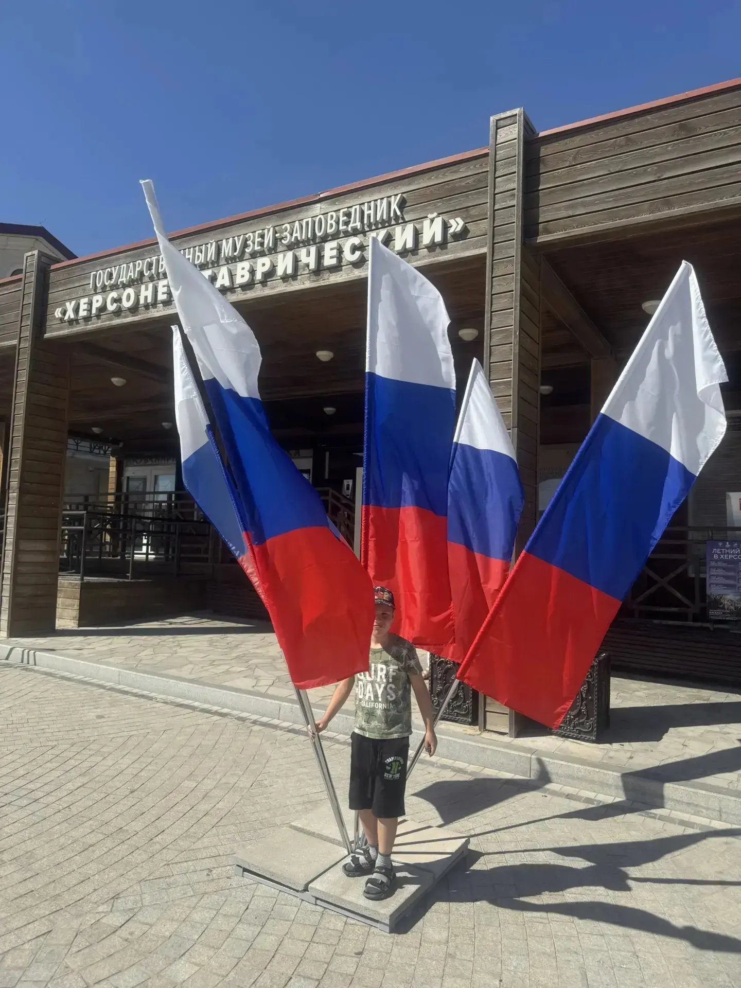 Виноградов Богдан 2 А класс участник фото флешмоба «Я, ты, он, она – вместе целая страна» 

#ЯТыОнОн