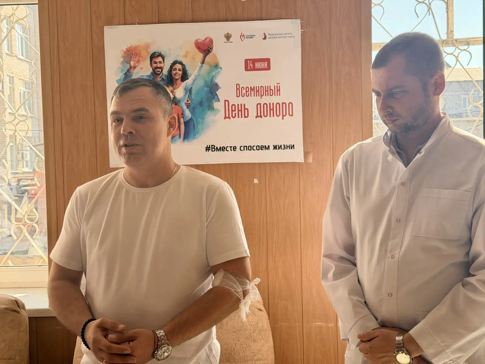 Сегодня вручил удостоверения и нагрудные знаки «Почетный донор России» двенадцати жител...