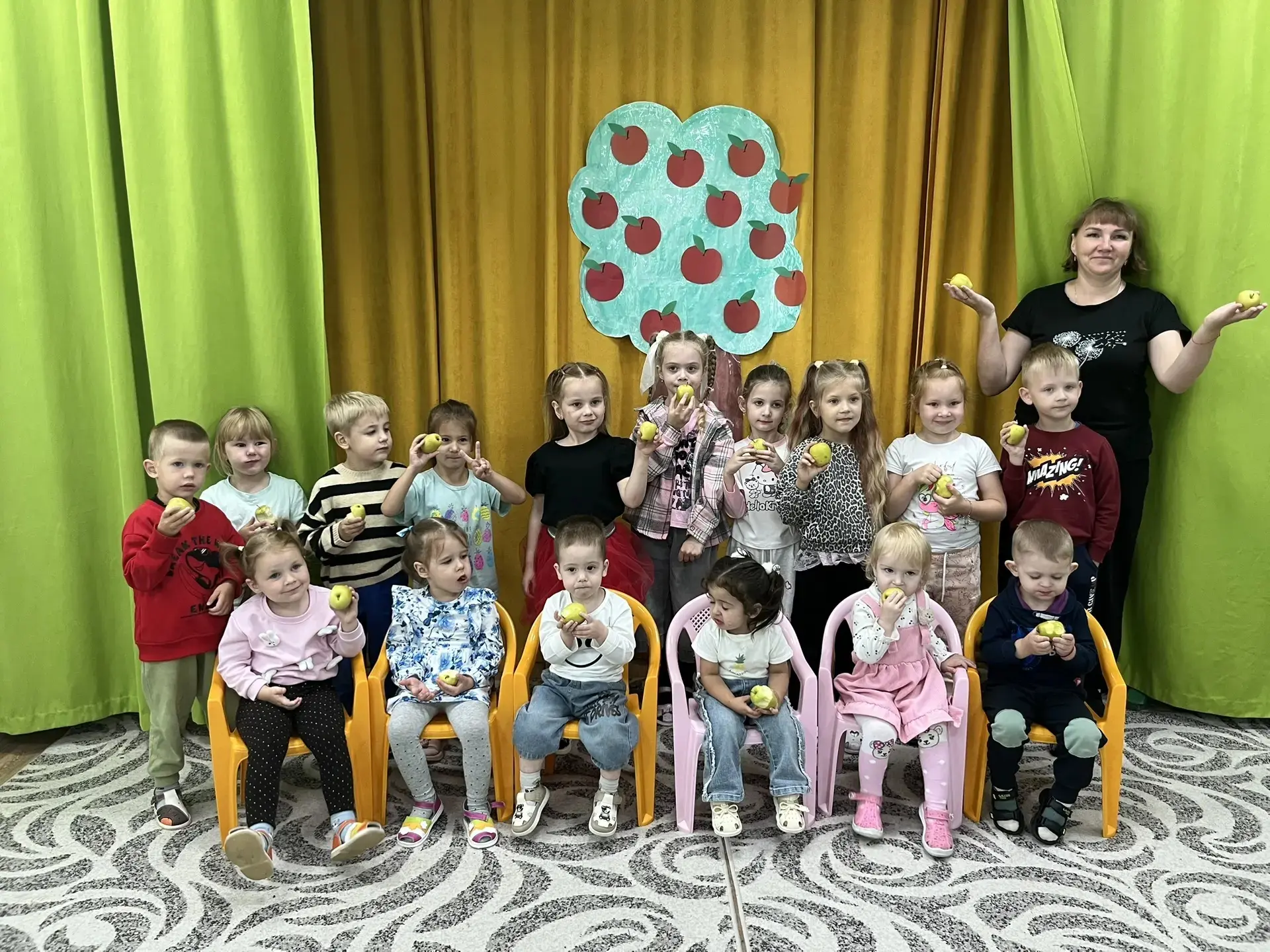В МБДОУ детский сад N2 с. Невер🍎🍐🍏19 августа, прошёл праздник, посвящённый Яблочному...