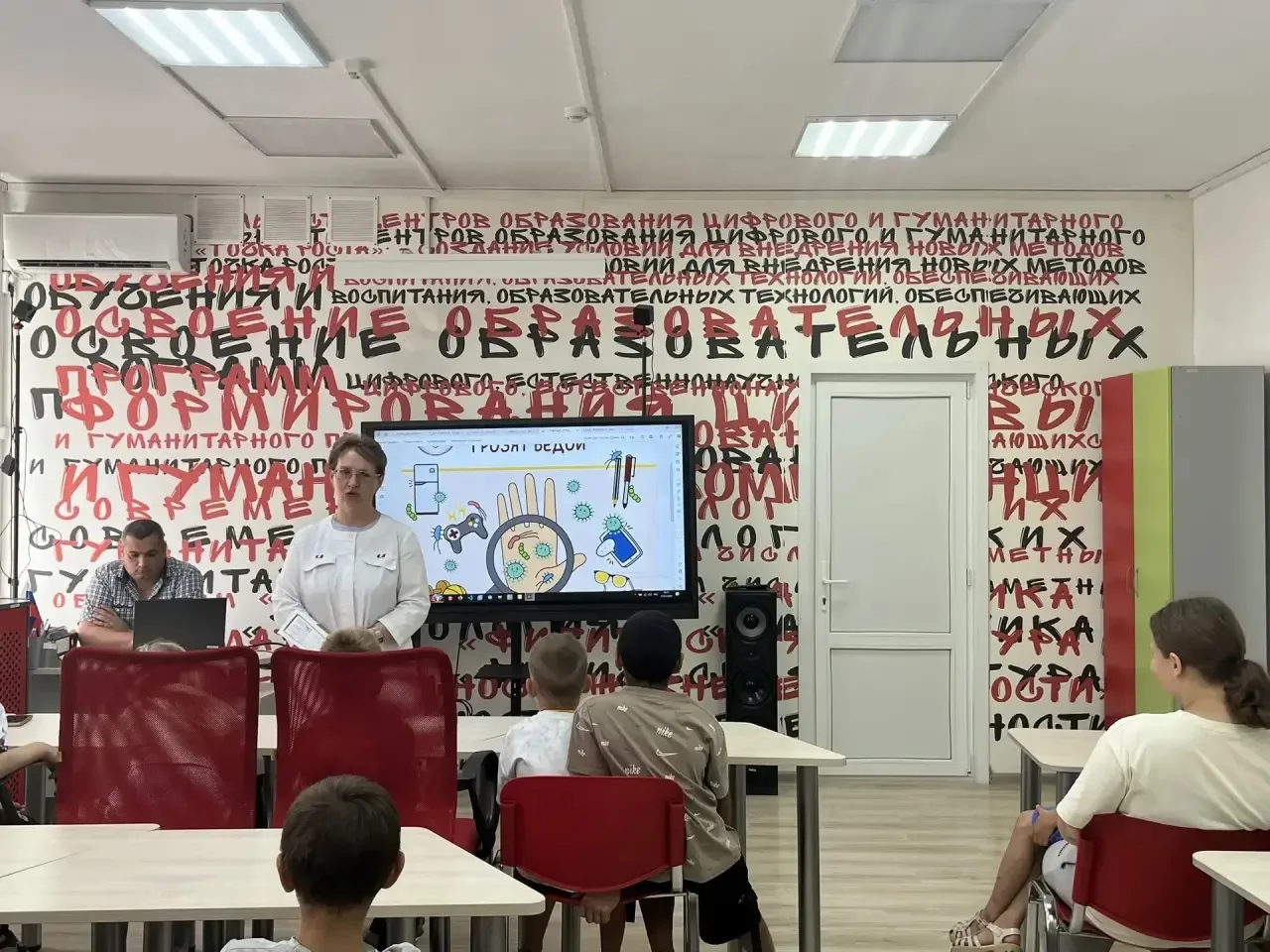 Тематическая беседа о гигиене в «Точке роста»

В рамках воспитательной работы и летней оздоровительн