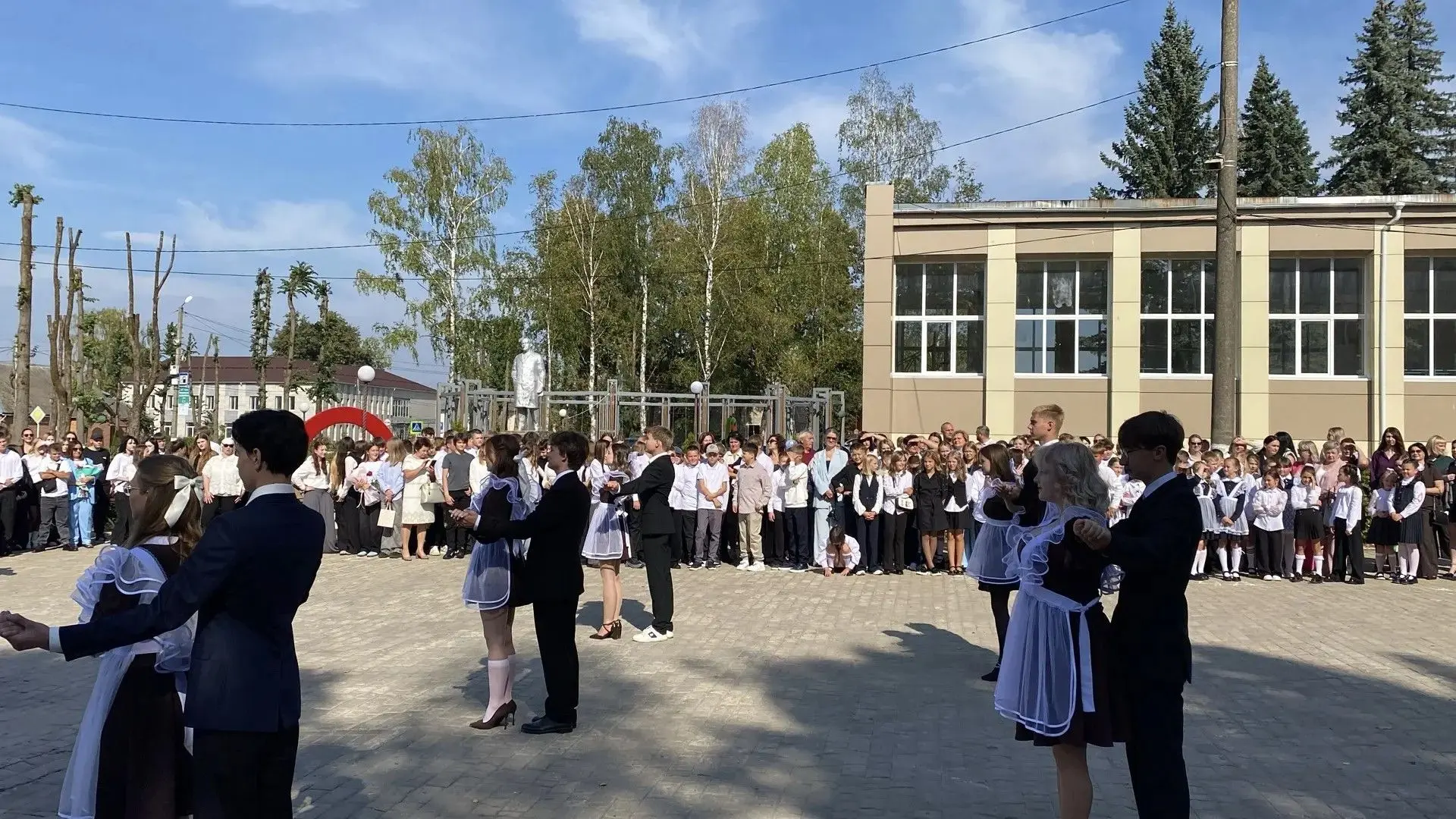 Сегодня у нас прозвенел первый звонок, ознаменовав начало 2026-2027 учебного года.