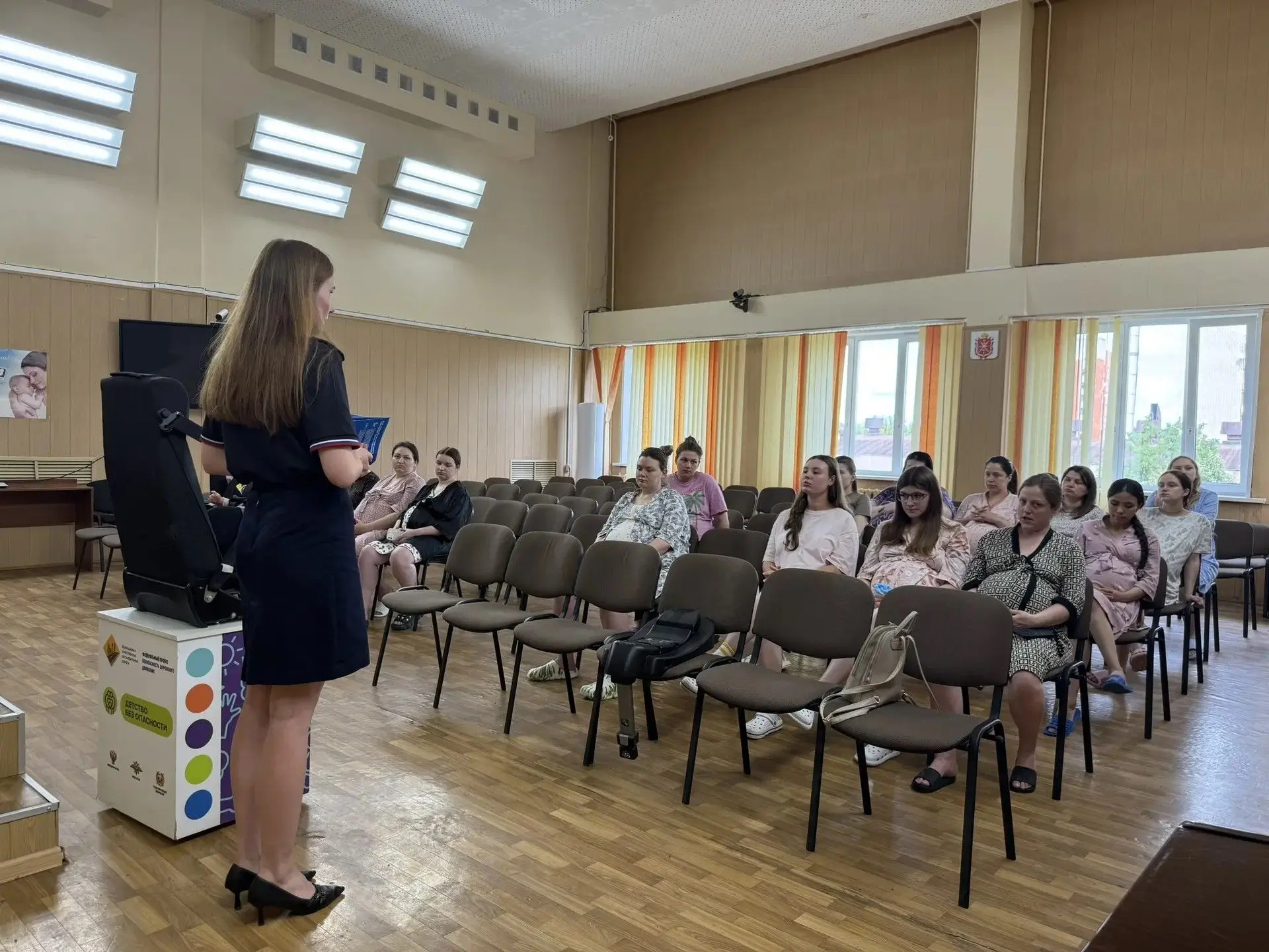 🚔Сотрудники Госавтоинспекции города Тулы провели практические семинары с будущими мамами в перината