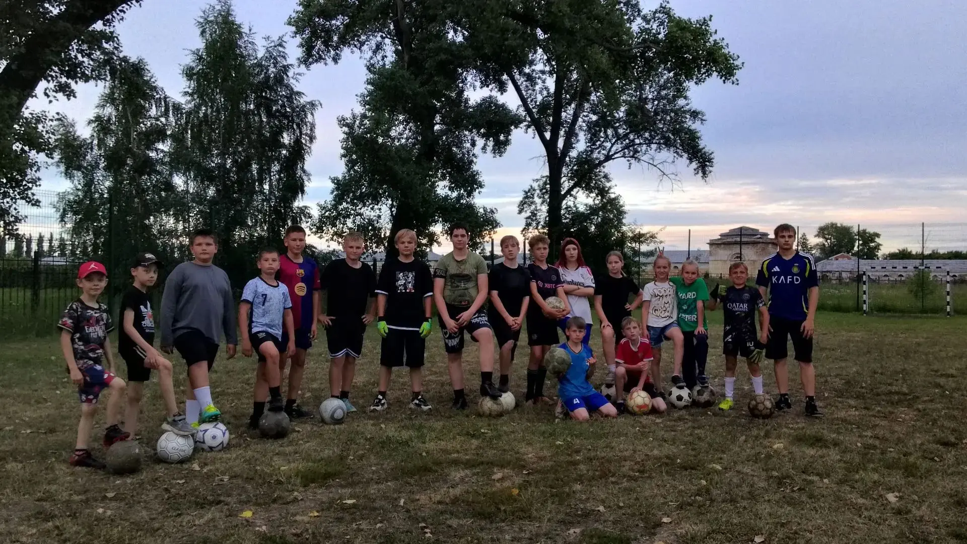 ⚽ В летний период в МБОУ Хреновская СОШ №1 активно проходят футбольные тренировки на от...