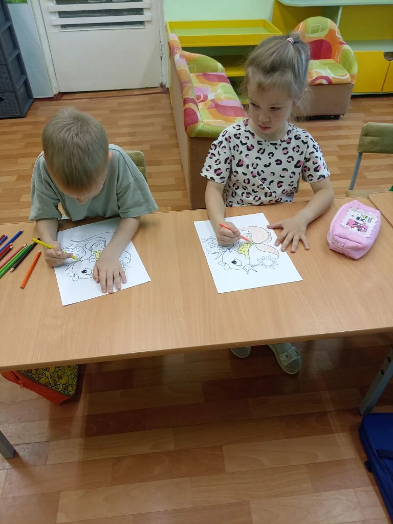 В  группе «Почемучки» прошел необычный день — мы отправились в путешествие по сказкам А.С. Пушкина. 