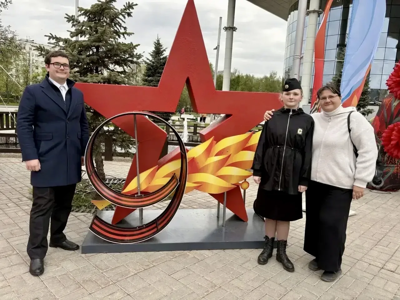 🎶 Песни Победы, которые объединили поколения  Не изменяя доброй традиции, вокальная студия «Креатив»