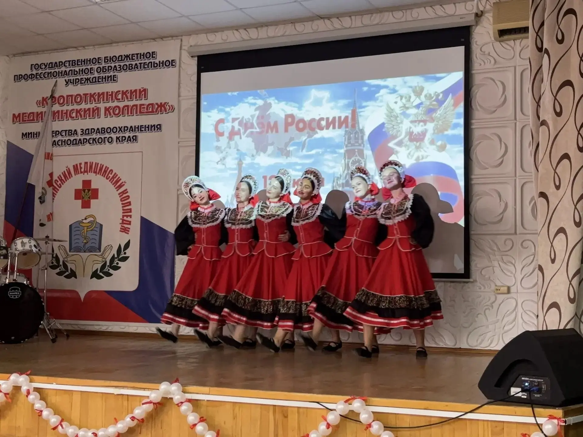 В преддверии Дня России, 11 июня, в ГБПОУ Кропоткинский медицинский колледж состоялся яркий и душевн