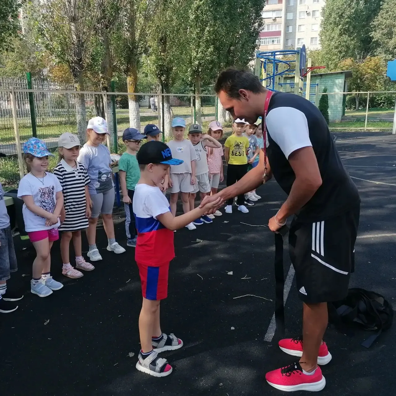 УЧИМСЯ ИГРАТЬ В РЕГБИ👍