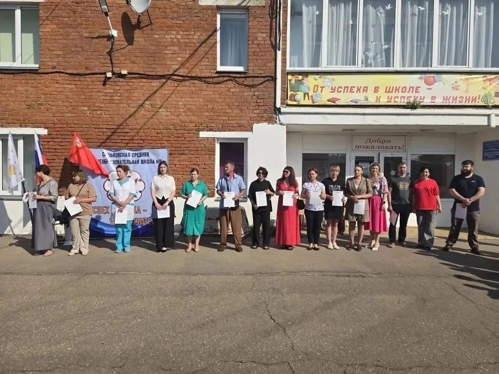 🎓 22 мая в нашей школе (зд. Подмошье) прошла итоговая торжественная линейка «Успех ученика — успех у