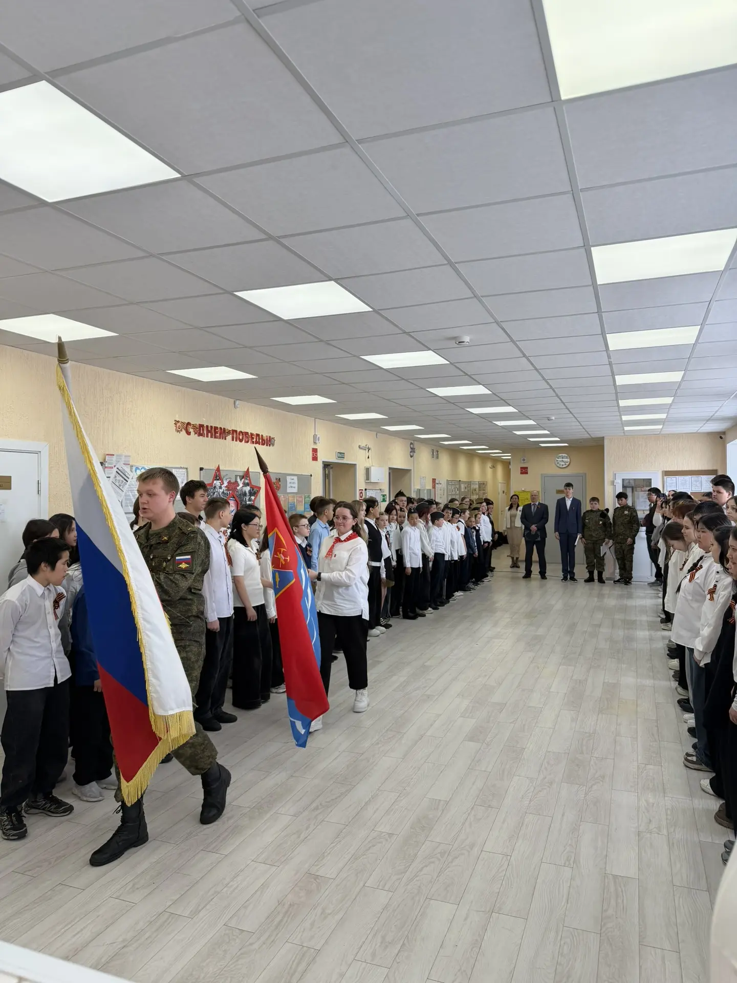 8 мая в нашей школе прошли торжественные линейки,посвященные Дню Победы и памяти павших...