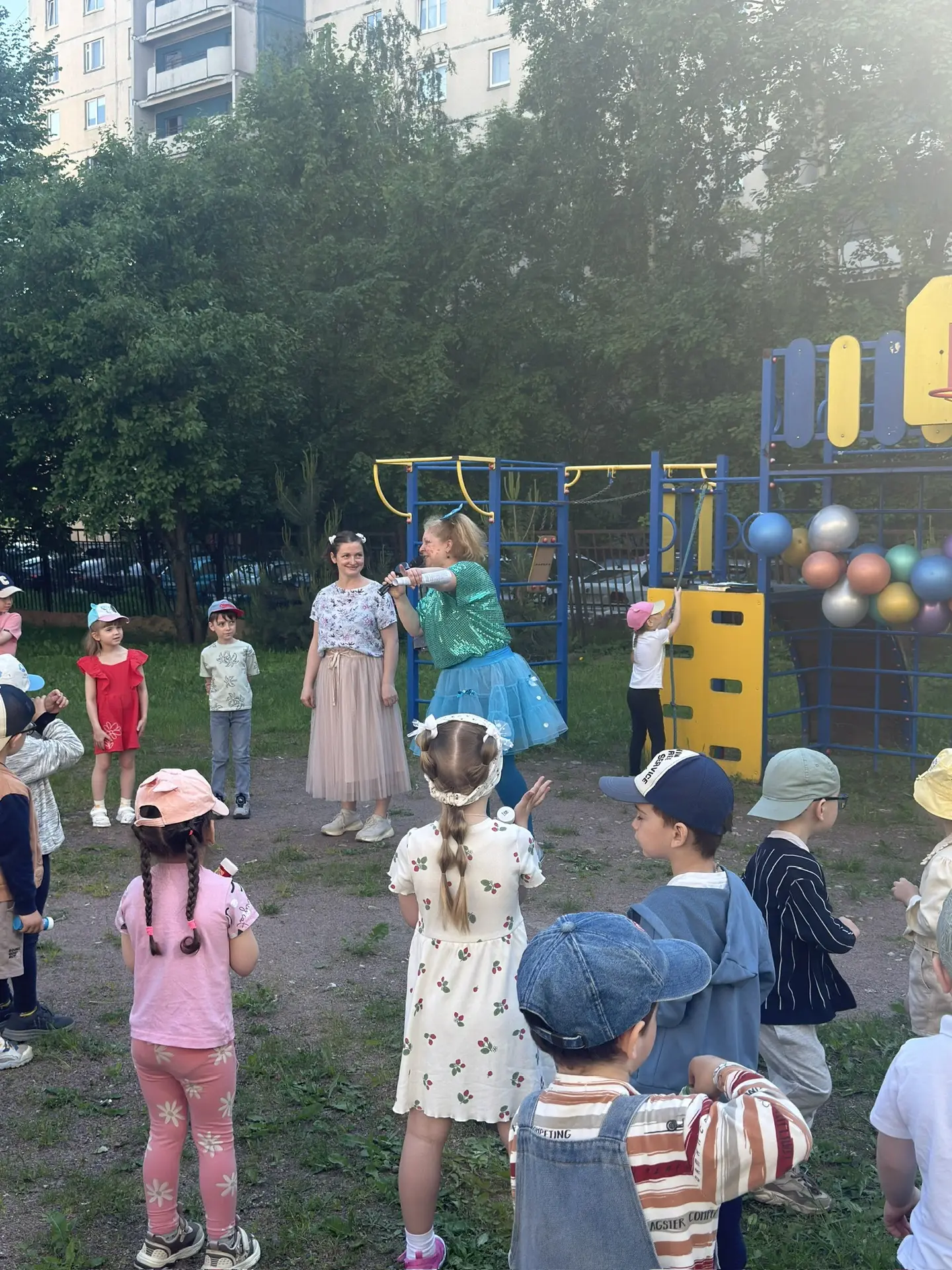 ☀️🫧 Здравствуй, лето!
В нашем детском саду прошёл яркий и весёлый праздник встречи лета. Ребят ждал