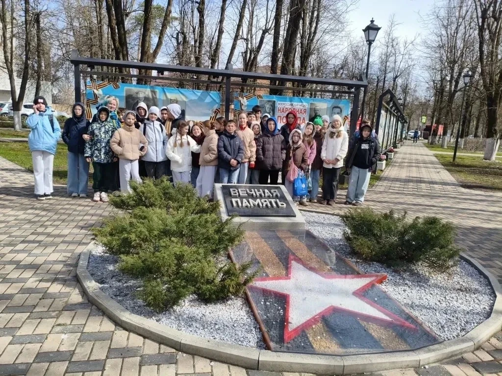 ✨ Накануне празднования Великой Победы ученики 5Г класса посетили Мемориал Великой Отечественной Вой