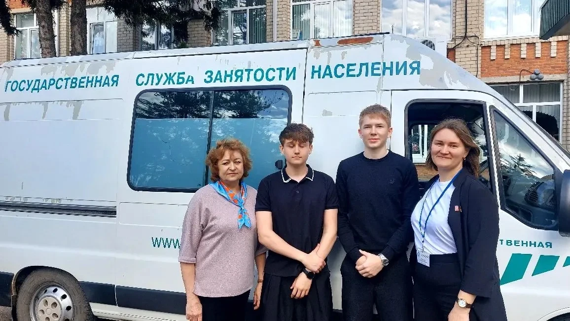📈🤝 Выбираем профессию с умом: совместный десант в школу №6!  Профориентация — это не просто слова, а