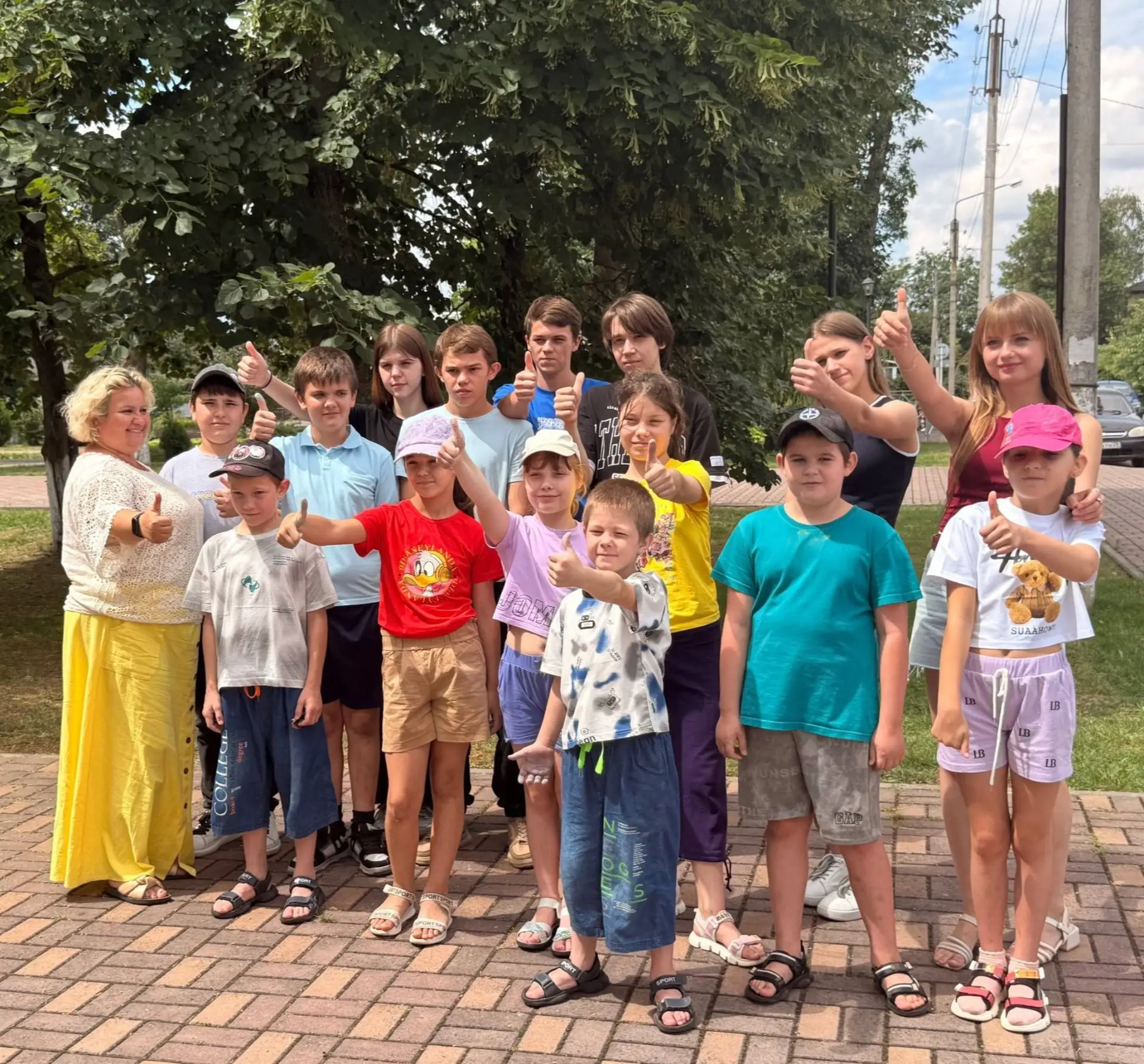 Краски лета под ногами: отмечаем День рисования на асфальте! 🎨

Вы тоже в детстве верили, что цветн