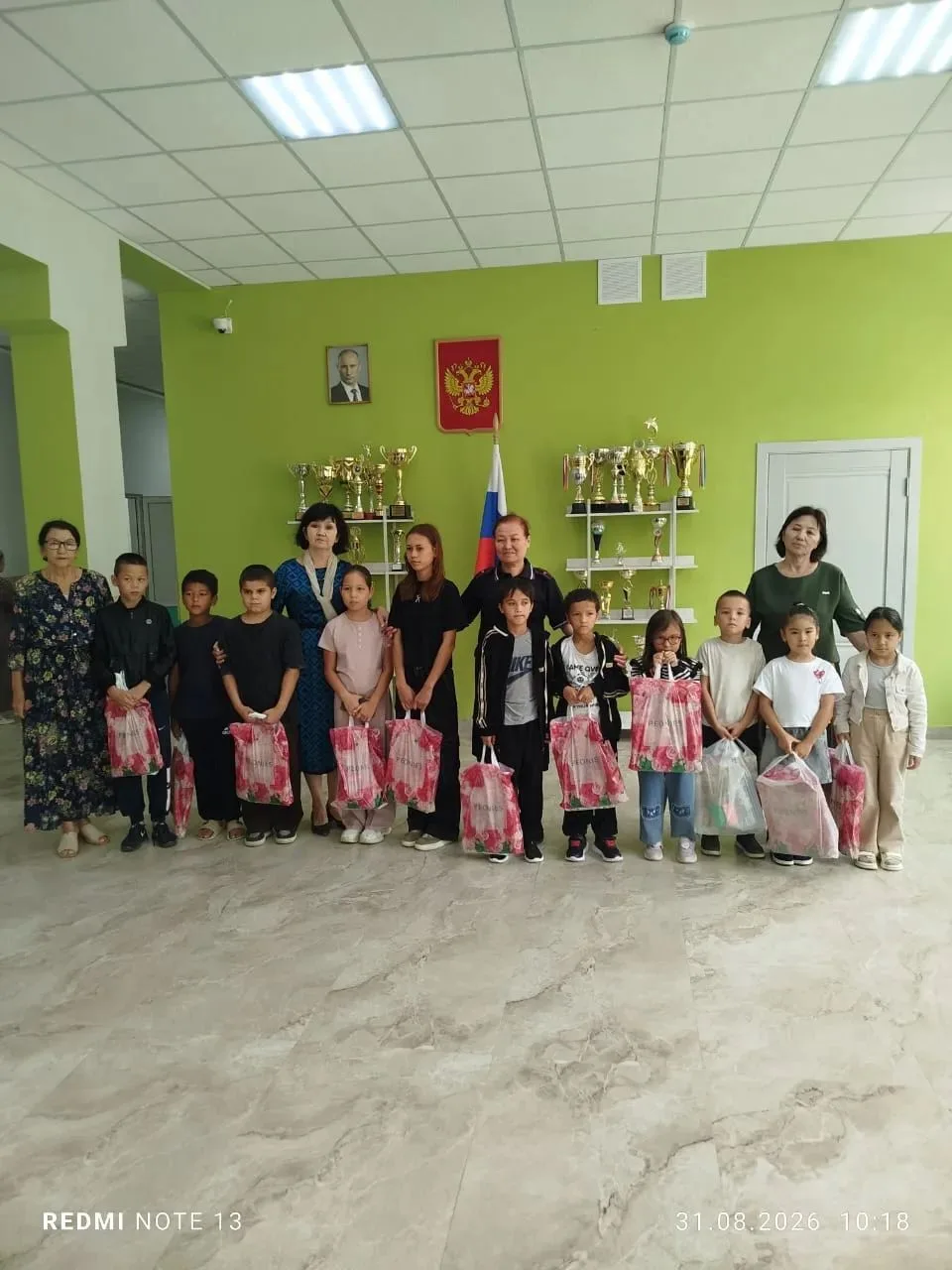 Акция «Помоги собраться в школу»: подарки для первоклассников и школьников из малообесп...