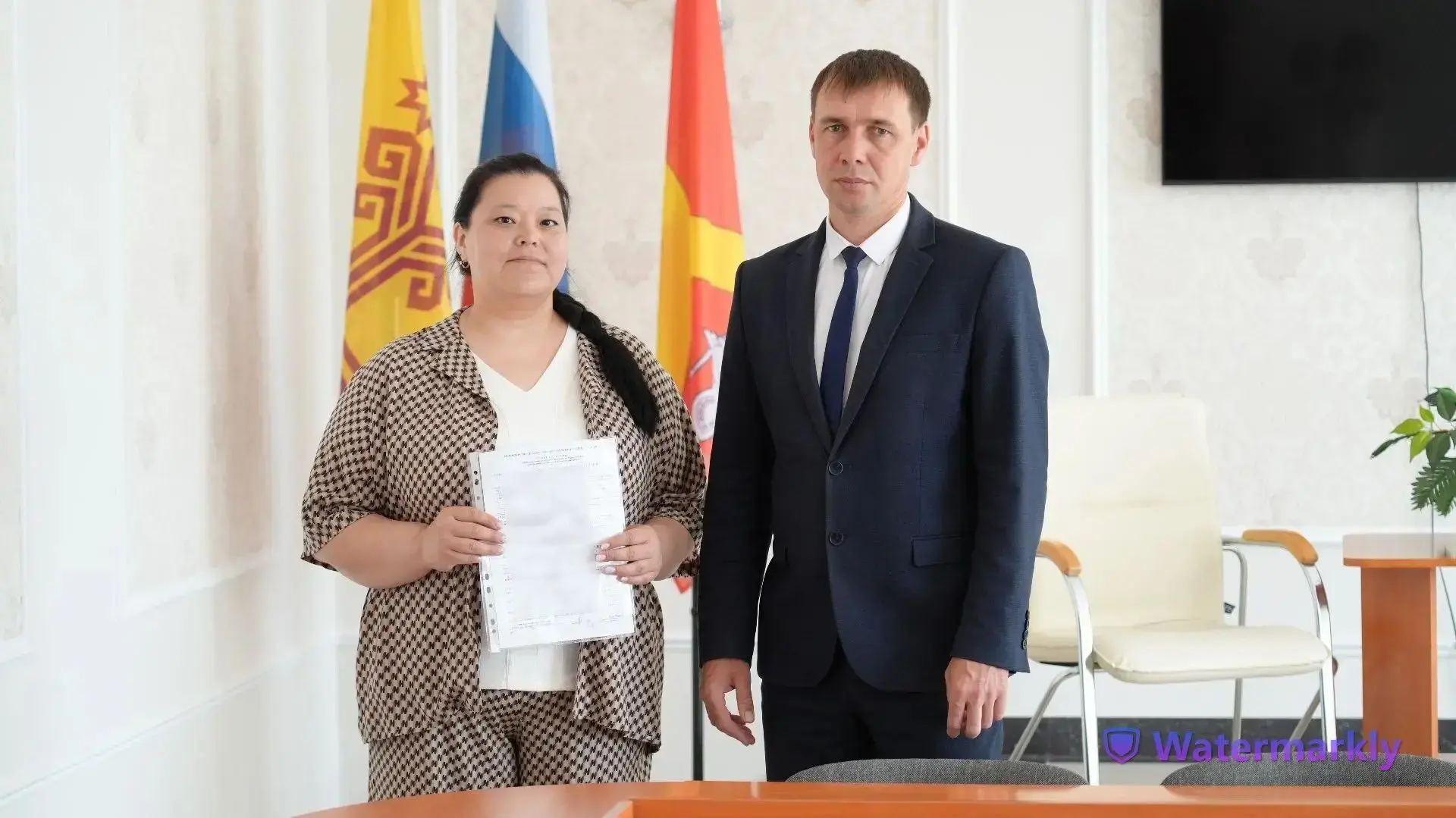 Свидетельство на жилье - лучший подарок к государственному празднику

В преддверии Дня России, в наш