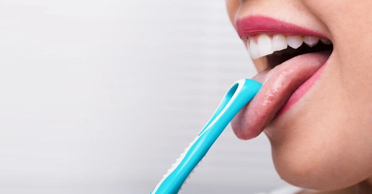 🦷 Лайфхак здоровья: чистим язык — не только зубы!
