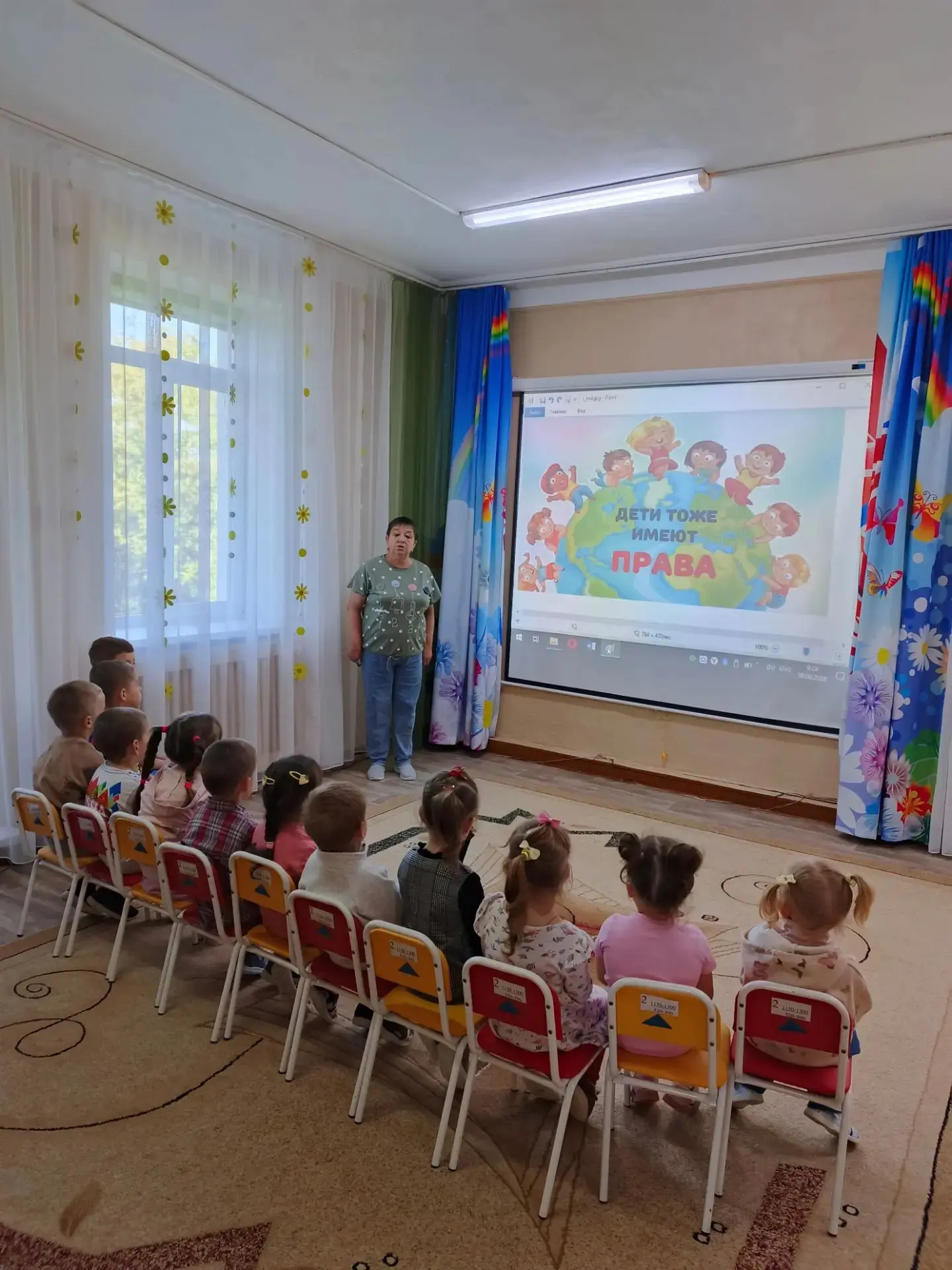 В рамках проведения недели правовой помощи дети просмотрели презентацию "Наши права. Права ребенка",