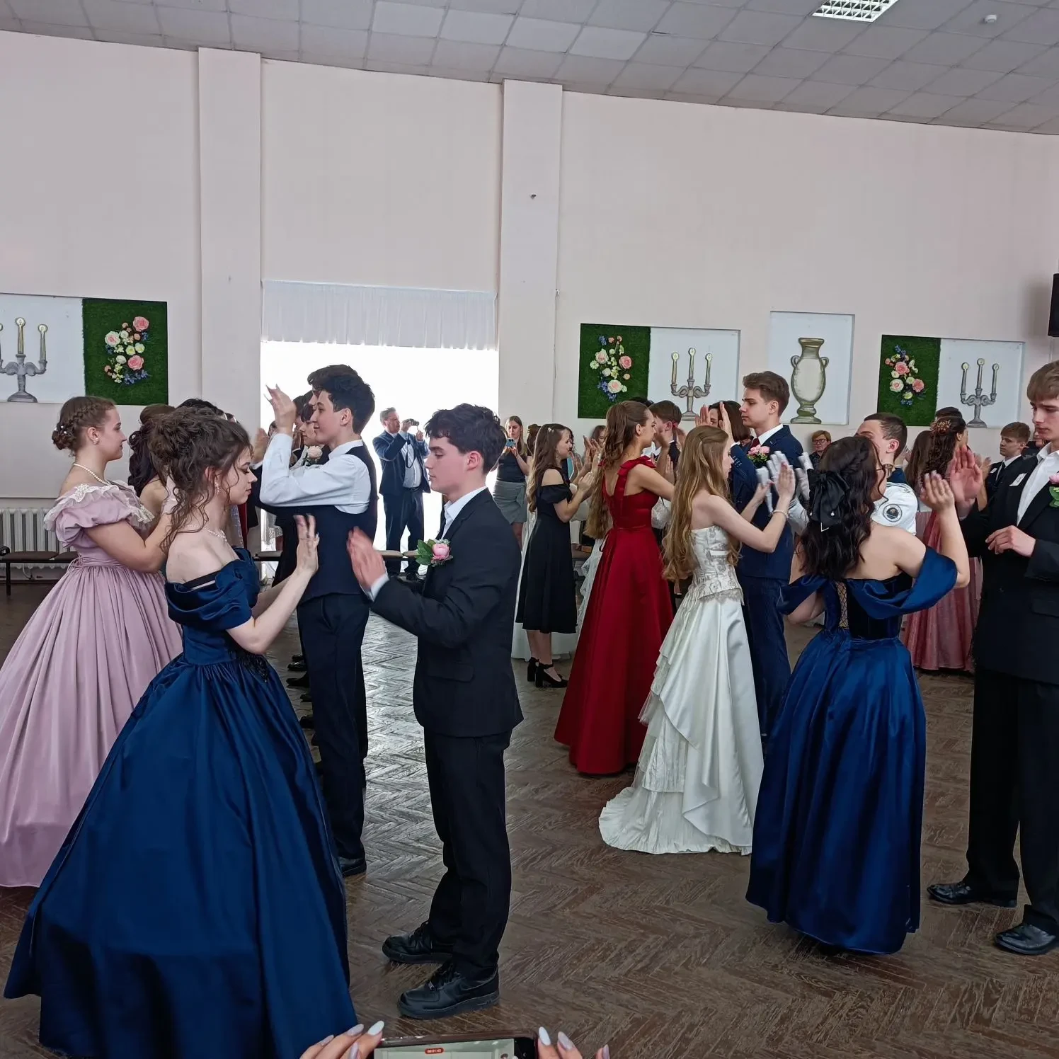 В Сормово закружился первый Бал! 💃🕺  30 танцевальных пар, живая музыка и атмосфера XIX века — в ЦДТ 