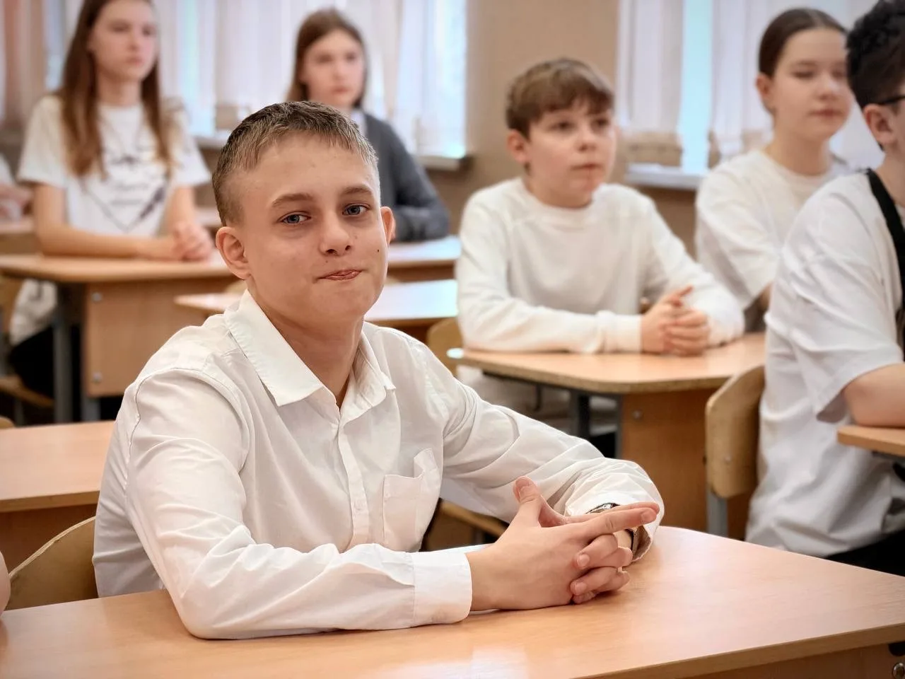 🇷🇺 Учебный день начался с торжественной церемонии поднятия Государственного флага Российской Федерац