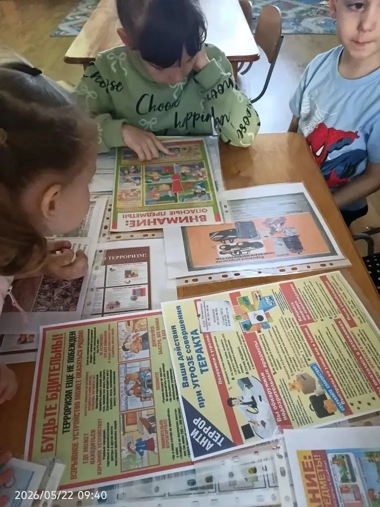 Проведена беседа-занятие на тему терроризм в средней, старшей и подготовительной группах.
Цели занят