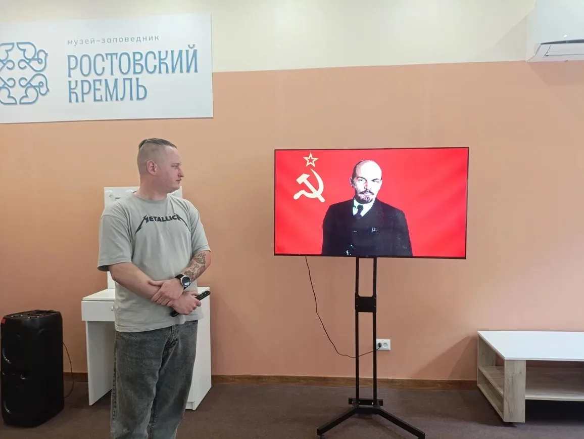 Историческая игра "Колесо истории"

15 июня в МБУ " ДК им. ОР г. Брянки" в рамках Года единства наро