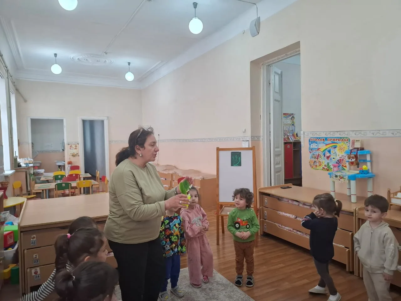 🌸 День Ландыша: творчество в младшей группе "Лучики"!🪻