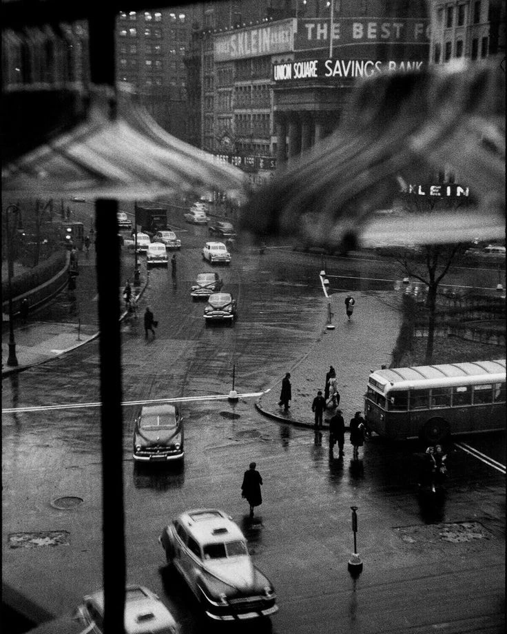 Юнион-сквер, Нью-Йорк, 1950 г.

Photographer / Луи Фаурер

Чёрно-белая фотография