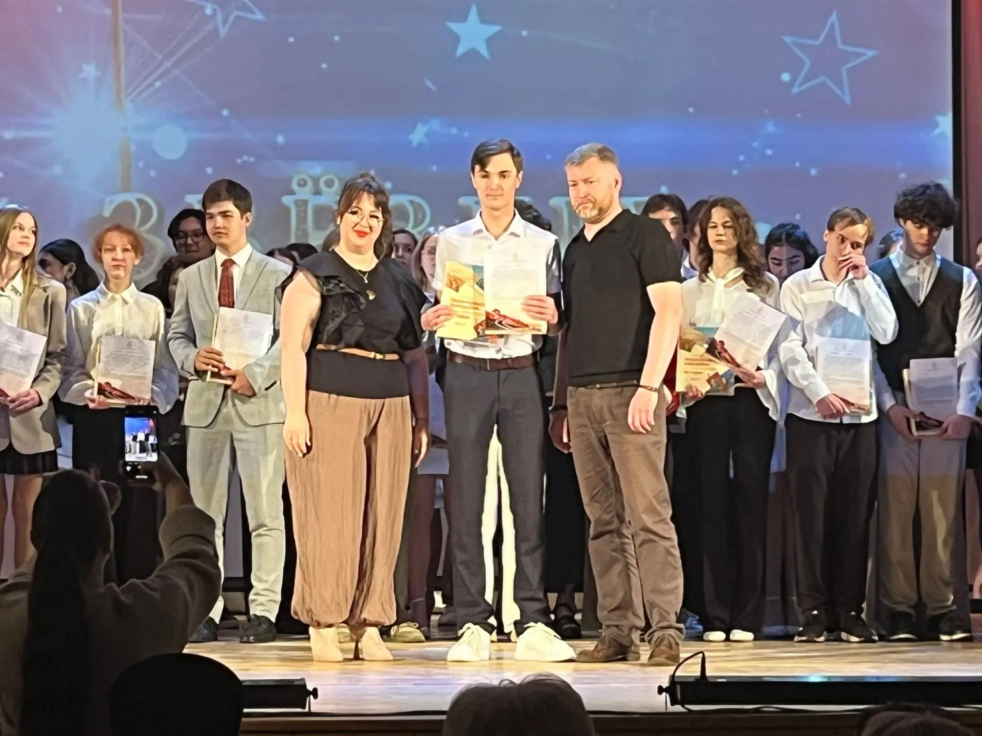 ✨️ ГРАНДИОЗНЫЙ ФИНАЛ ГОДА В «СОЗВЕЗДИИ» ✨️

26 июня в ЦРТ «Созвездие» прошёл районный фестиваль тала
