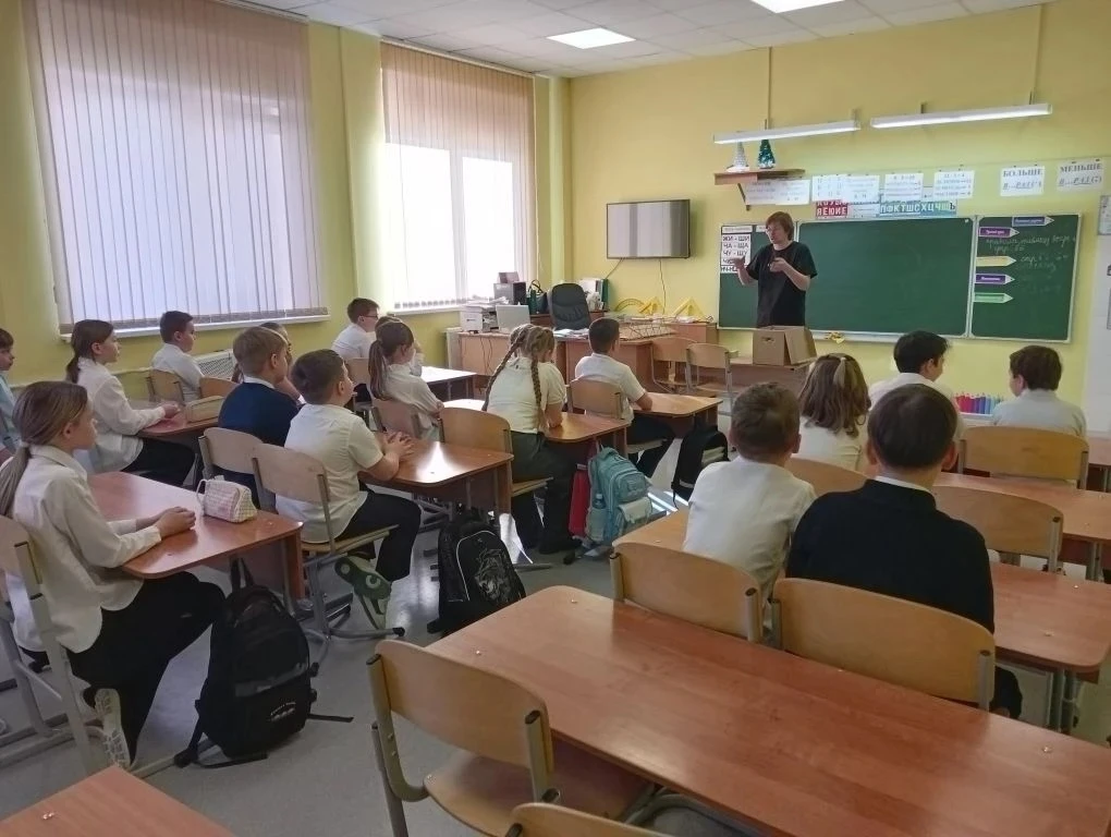 МОСТЫ В БУДУЩЕЕ  В этот четверг ученики 3 "Г" класса не только повторяли правила русского языка, пис