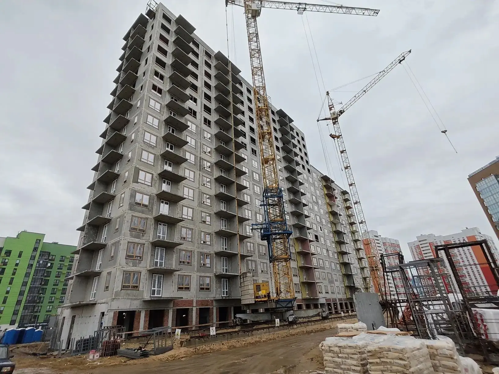 🏗В жилом районе «Салават Купере» за счет инвестиций Госжилфонда продолжается возведени...