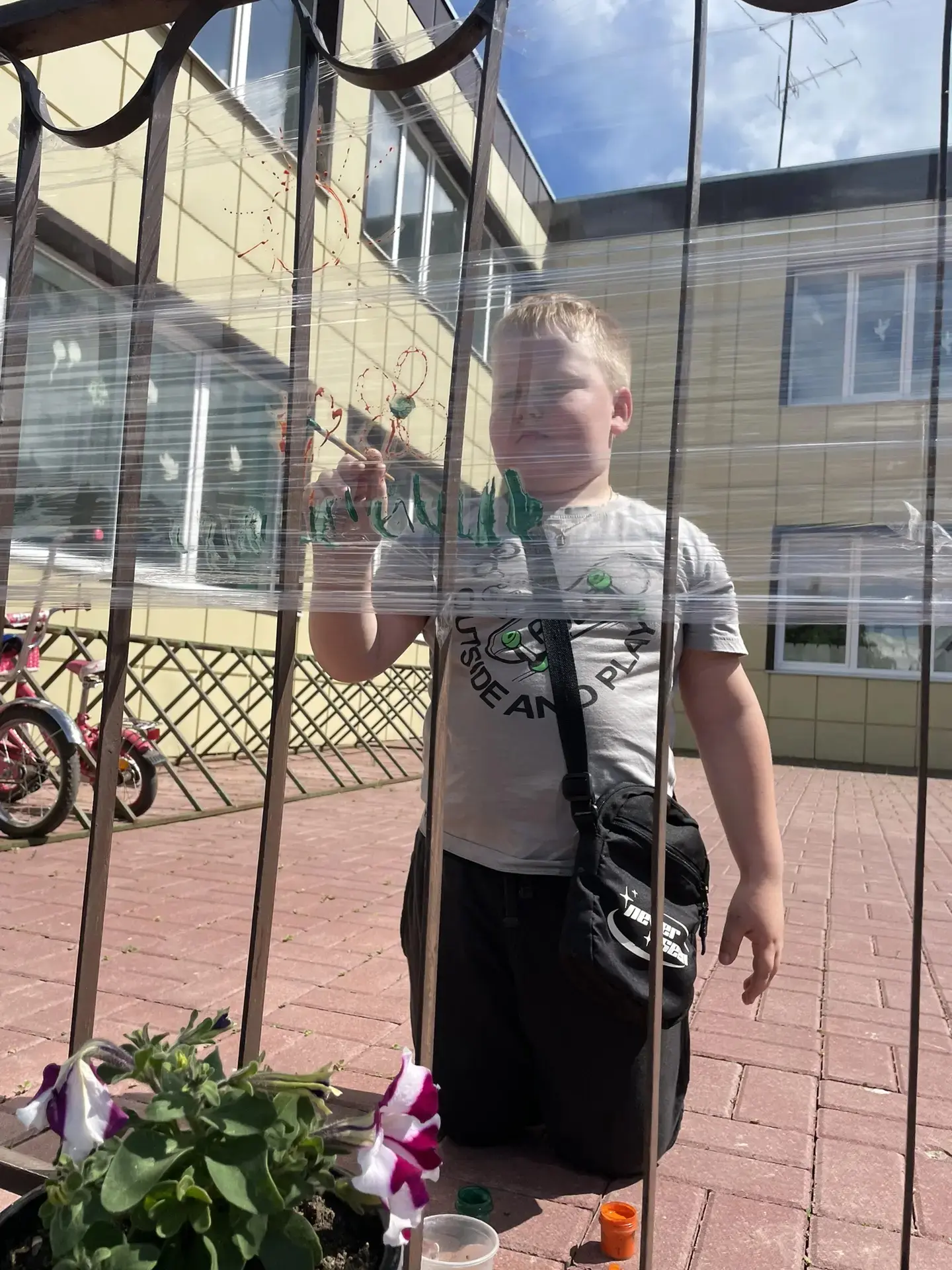 Сегодня в пришкольном лагере прошли увлекательные мероприятия -«Пленка как «холст», игра «Вежливый т