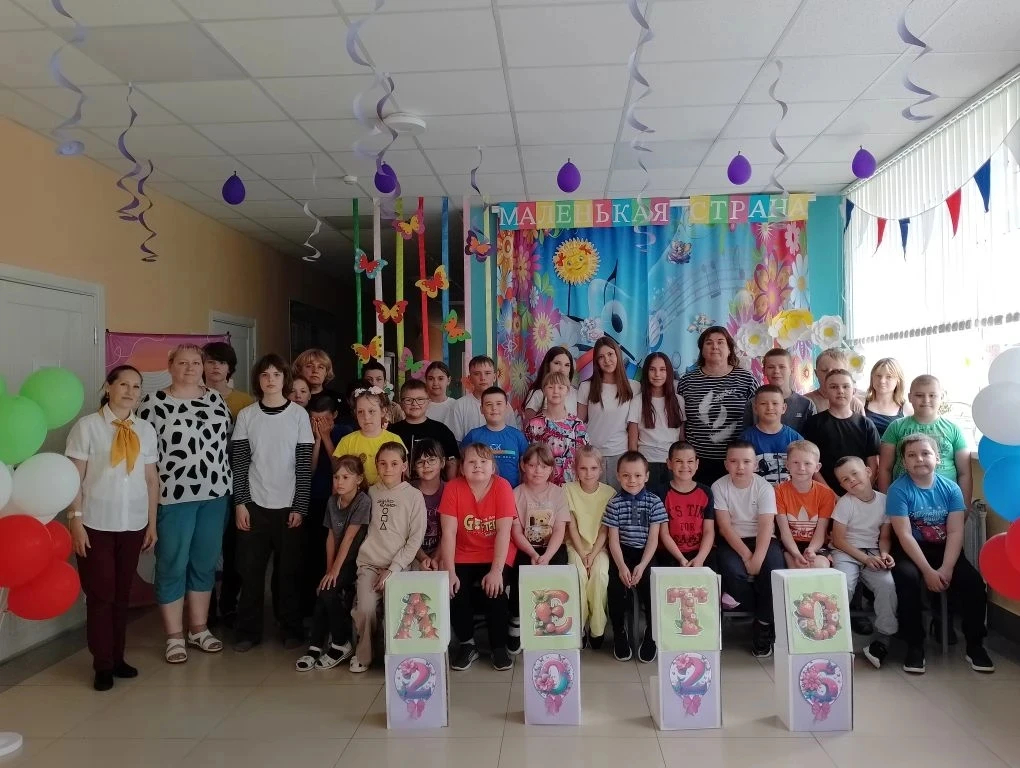 В первый день лета в школе открыл свои двери лагерь «Маленькая страна»