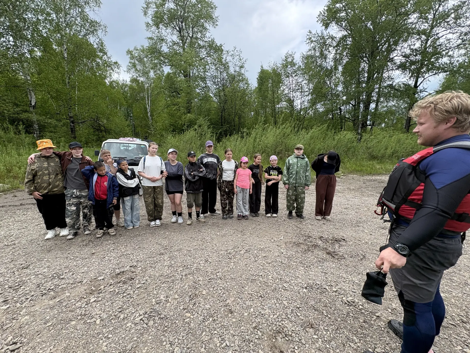 Вчера у нашего лагеря случился настоящий праздник — ПЕРВЫЙ ПОХОД! 🎒