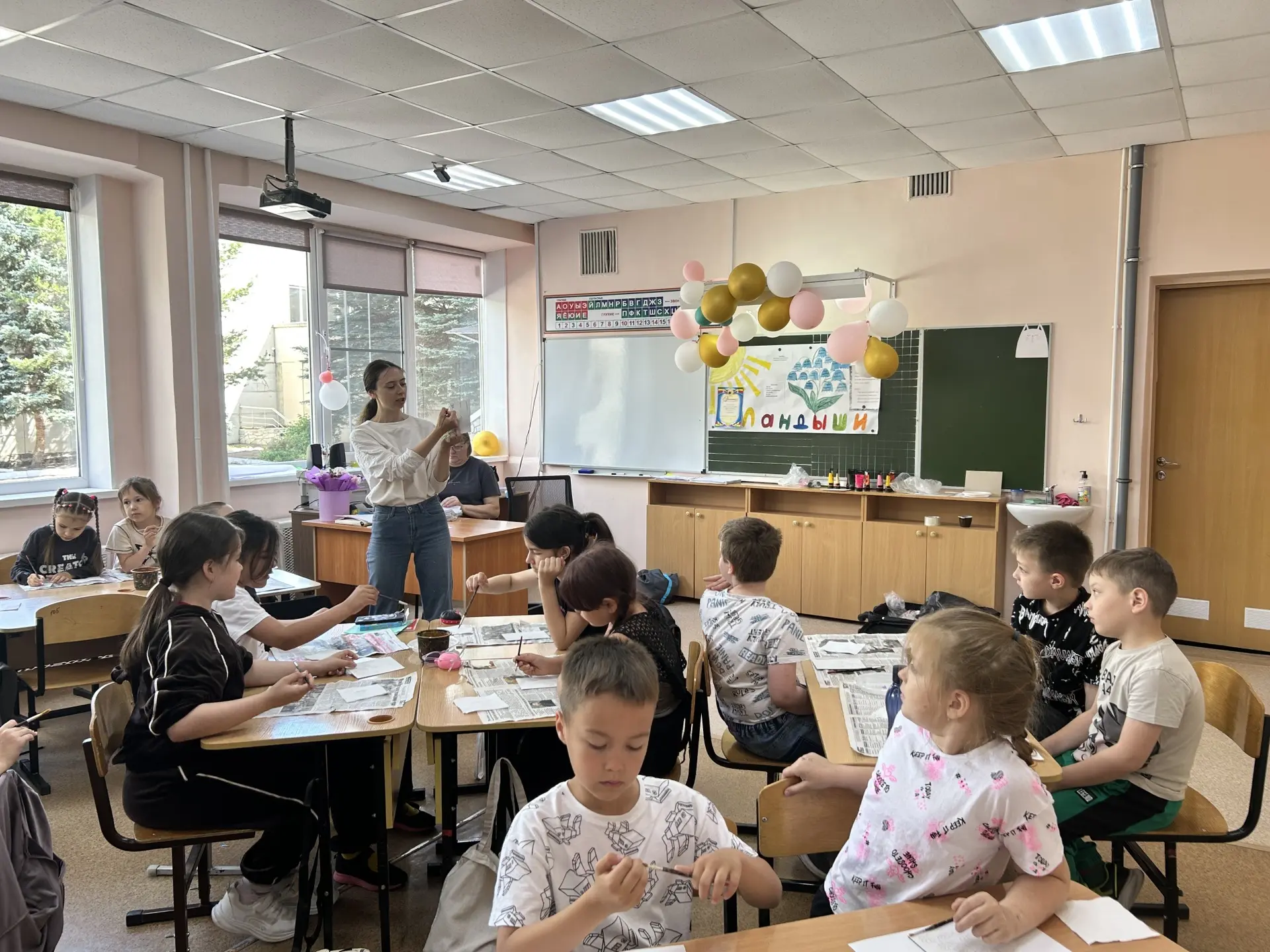Сегодня в школьном лагере «Цветочный городок» день получился по-настоящему творческим и полным прикл