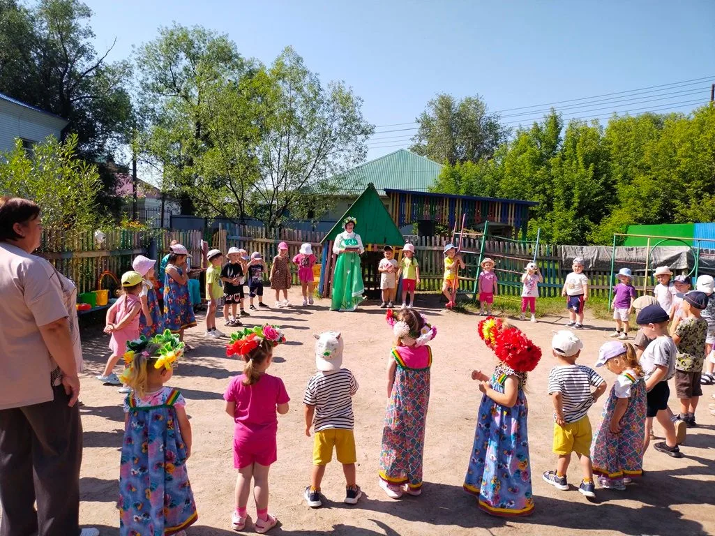 💦 Иван Купала в детском саду: весёлые обливания и гость из океана! 🧜‍♂️☀️

Сегодня у нас прошёл од