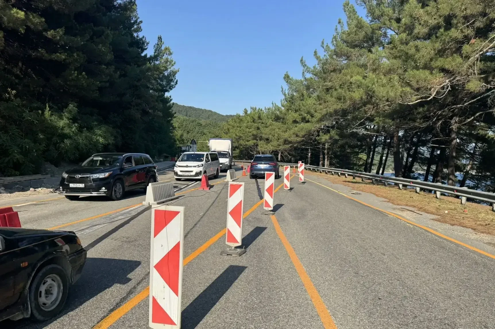 В Ольгинке начался второй этап строительства пешеходного перехода через федеральную трассу А-147 Джу