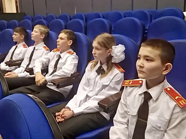 ИСТОРИЧЕСКОЕ ПУТЕШЕСТВИЕ   🇷🇺 Ребята кадетских классов нашего Образовательного квартала приняли учас