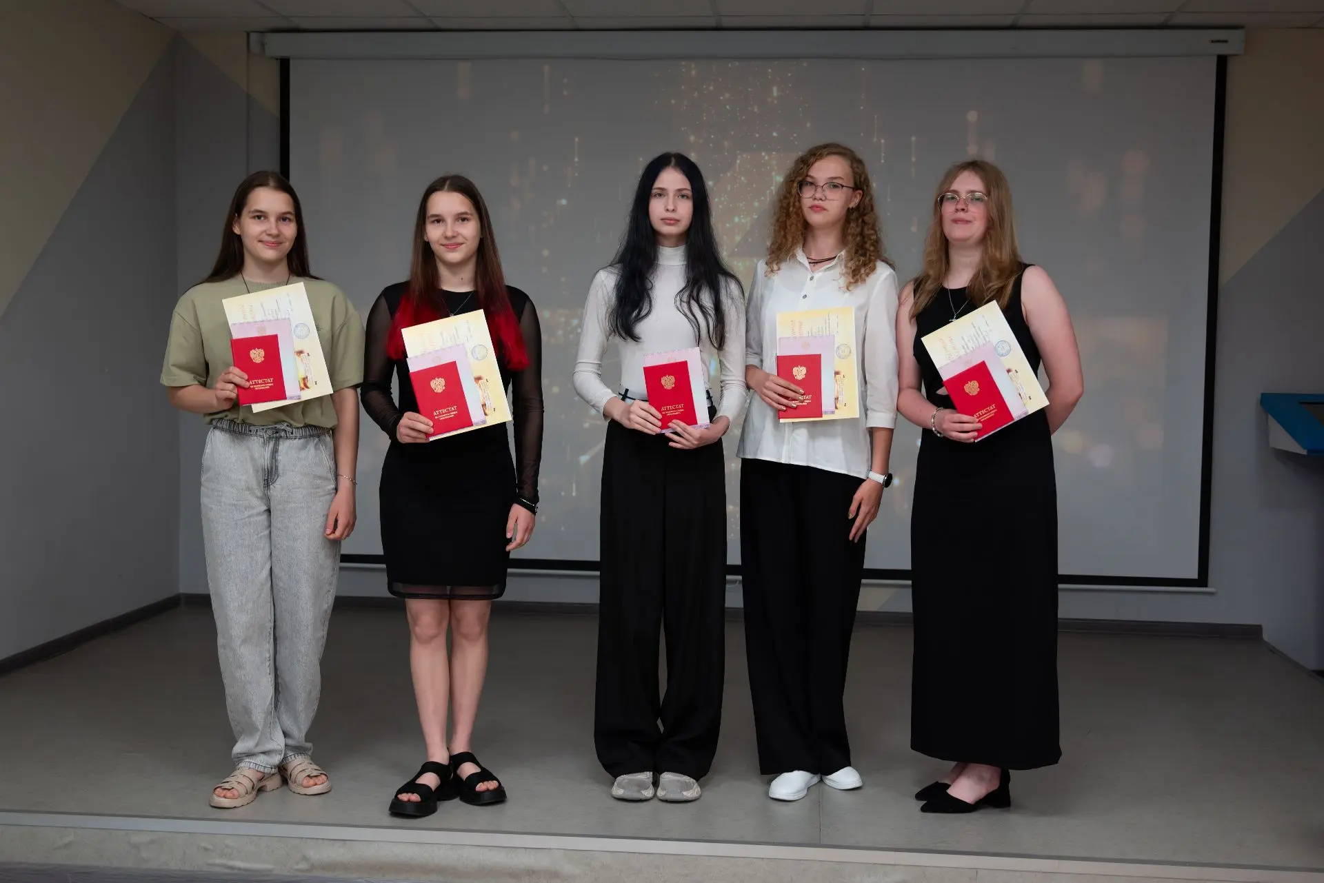 🎉 Аттестат в руках — значит, цель достигнута!