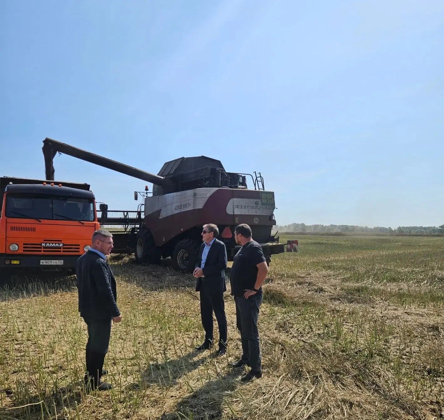 В августе у аграриев горячая пора в прямом и переносном смысле.