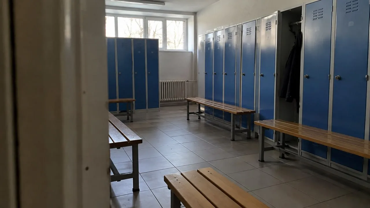 🏫 Школа заплатит за драку учеников в раздевалке
