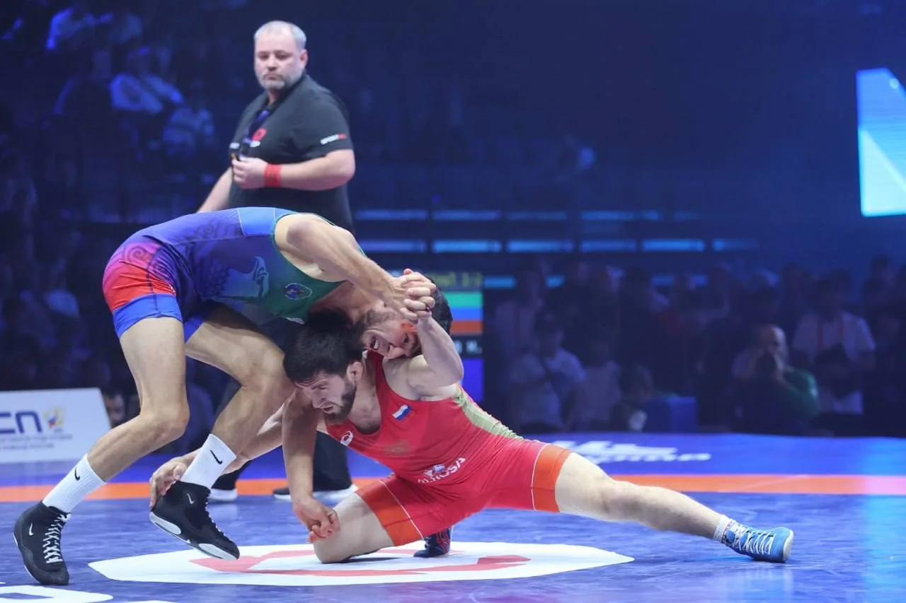 Продолжаем вспоминать самые яркие финалы чемпионатов России по вольной борьбе 2020–2025 годов.

Весо