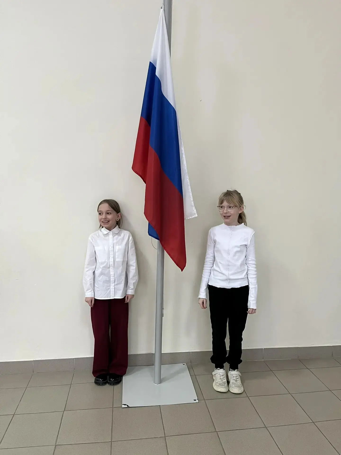 💥На «Разговорах о важном» ученики 3 «З» и 3 «Д» классов погрузились в историю праздника 8 марта.  Ре