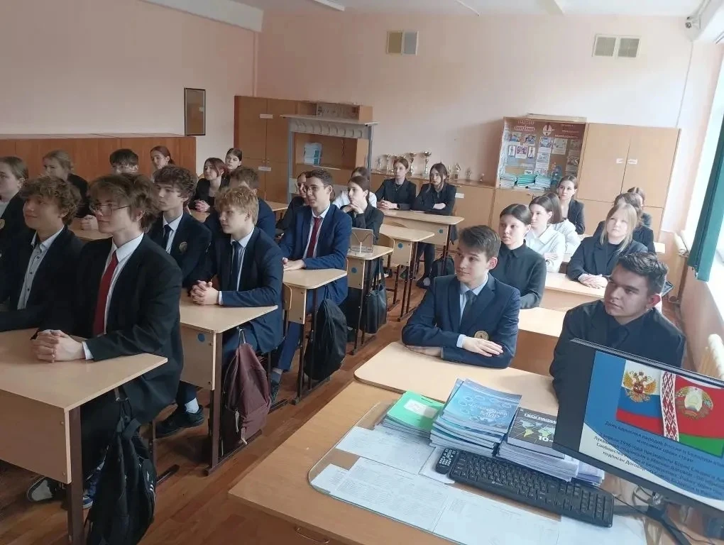 В рамках декады истории и географии в нашей школе прошёл яркий и насыщенный день — День дружбы народ