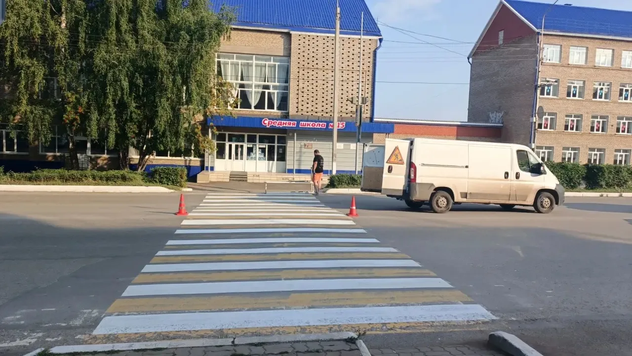 К 1 сентября обновляем дорожную разметку, чтобы путь до школы был максимально понятным ...
