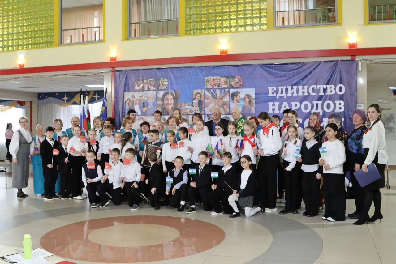 🙌 Праздник на 5+ Сегодня, 24 активисты Движения Первых провели праздник для жителей микрорайона к Го