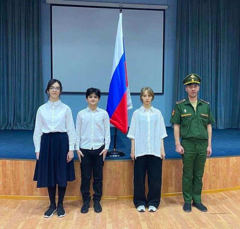 Торжественная церемония ознаменовала начало предканикулярной недели!   🇷🇺 По традиции неделя началас