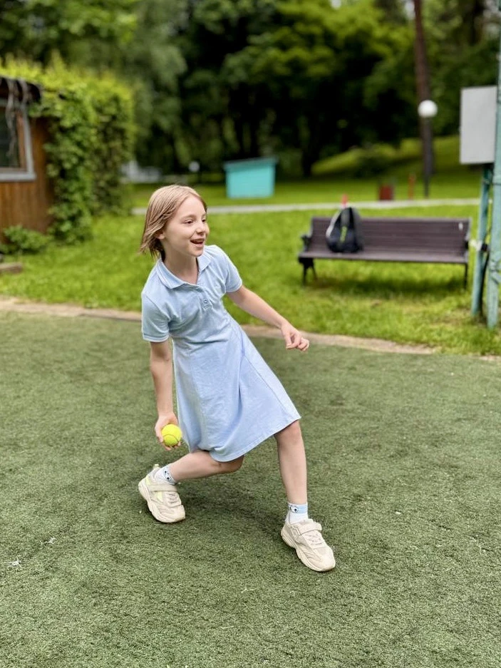 На этой неделе отвезли Анюту в теннисный лагерь 🎾