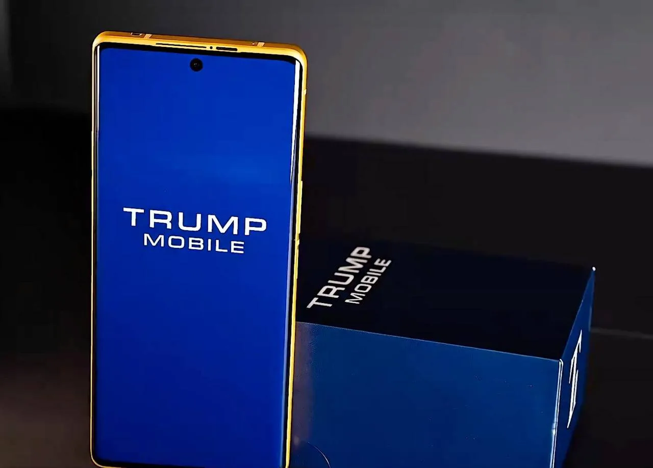 Поездке Трампа в Китай посвящается  Компания Trump Mobile начала отправлять заказчикам смартфон T1, 